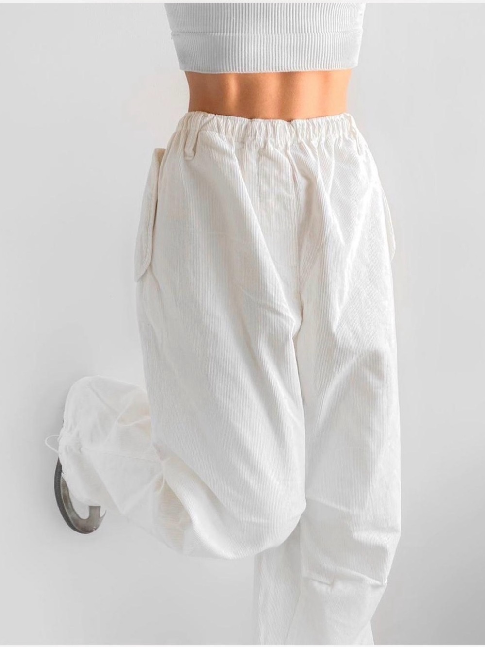 BDG urban outfitters White Corduroy Baggy Tech Pants size medium